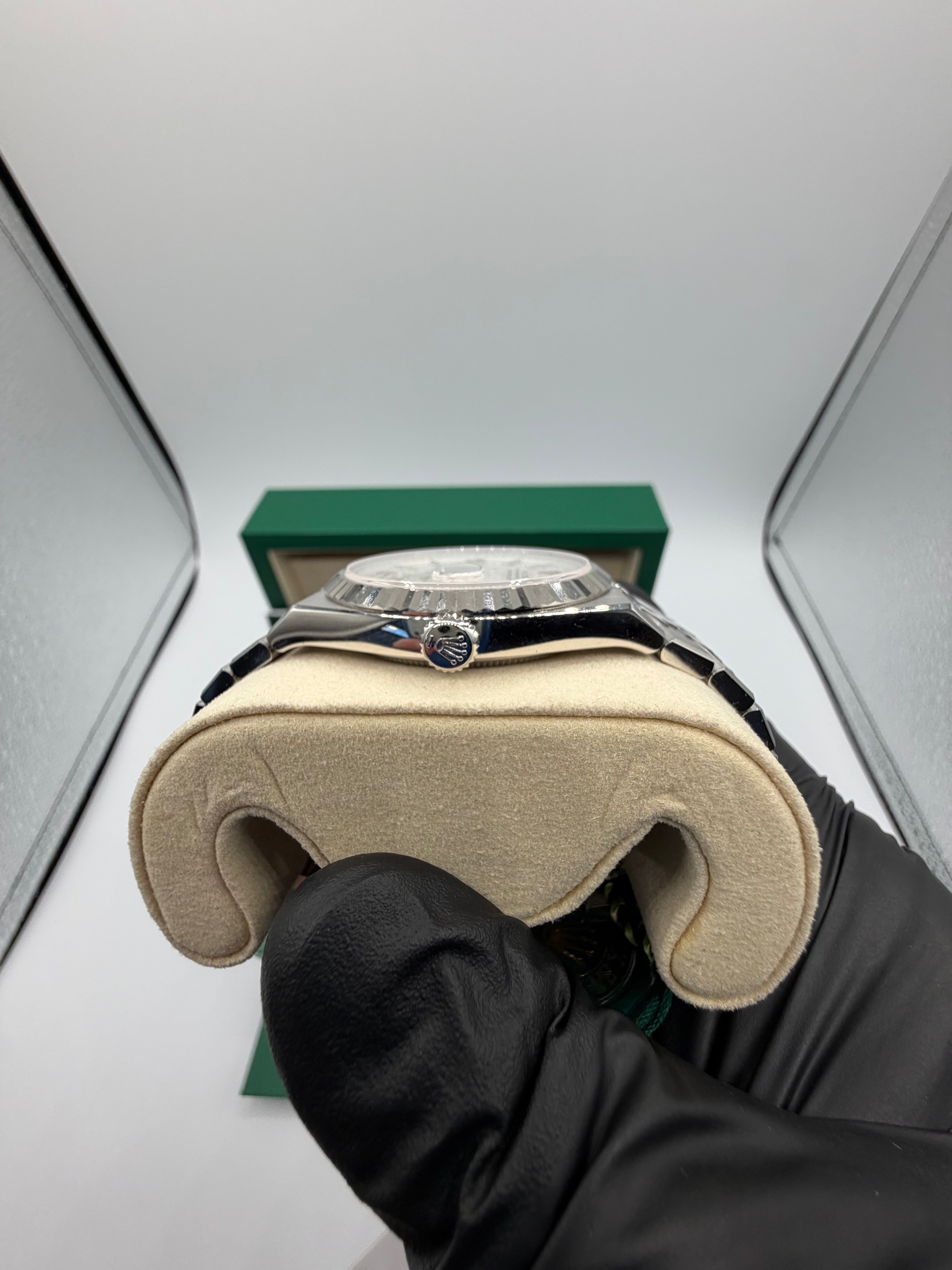 2026 Rolex Land-Dweller 40MM – Reference 127334 – Oystersteel & 18K White Gold – Complete Full Set