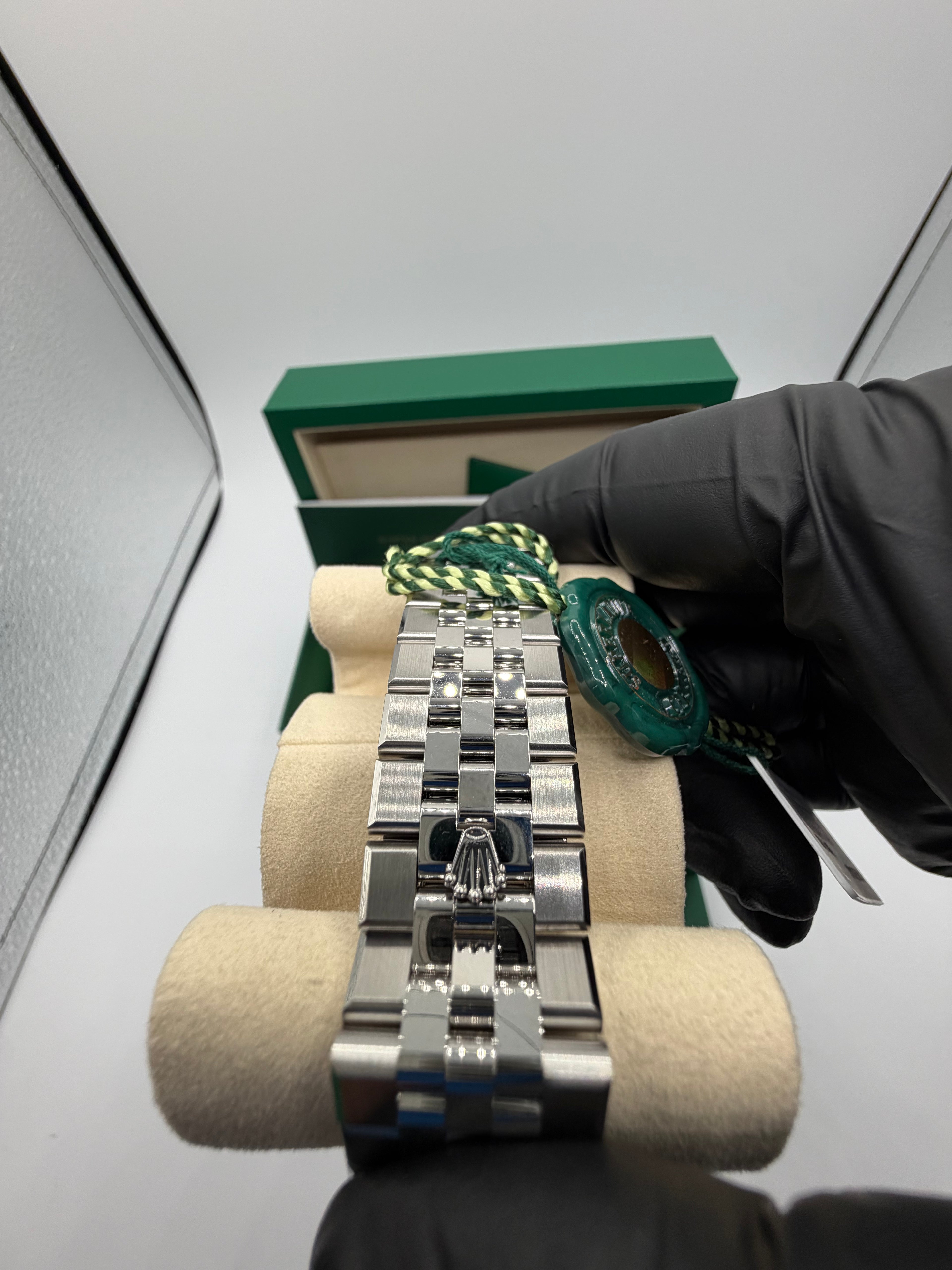 2026 Rolex Land-Dweller 40MM – Reference 127334 – Oystersteel & 18K White Gold – Complete Full Set