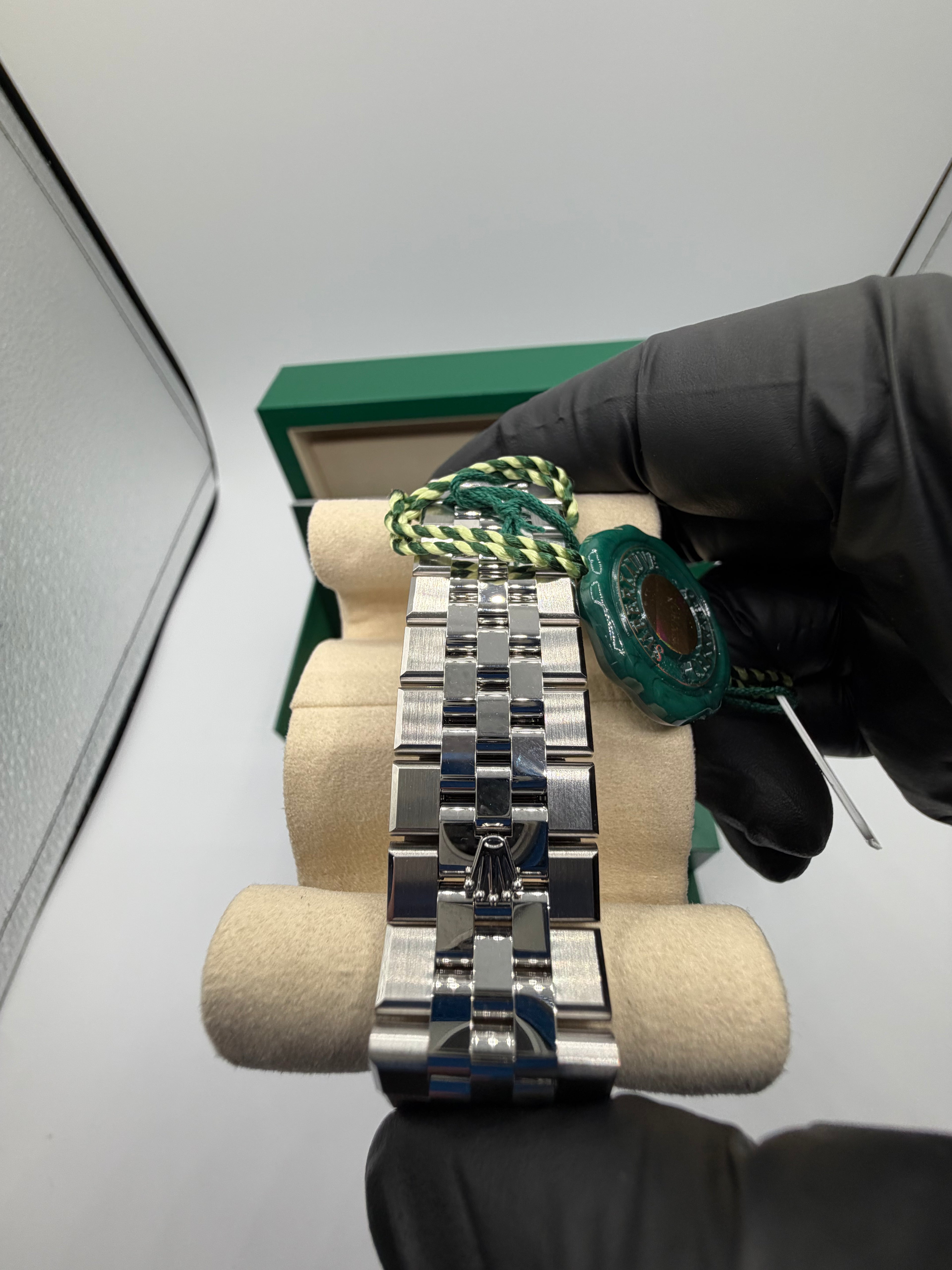 2026 Rolex Land-Dweller 40MM – Reference 127334 – Oystersteel & 18K White Gold – Complete Full Set