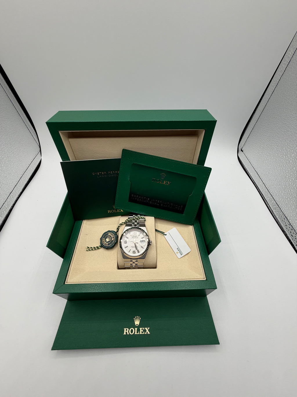 2026 Rolex Land-Dweller 40MM – Reference 127334 – Oystersteel & 18K White Gold – Complete Full Set