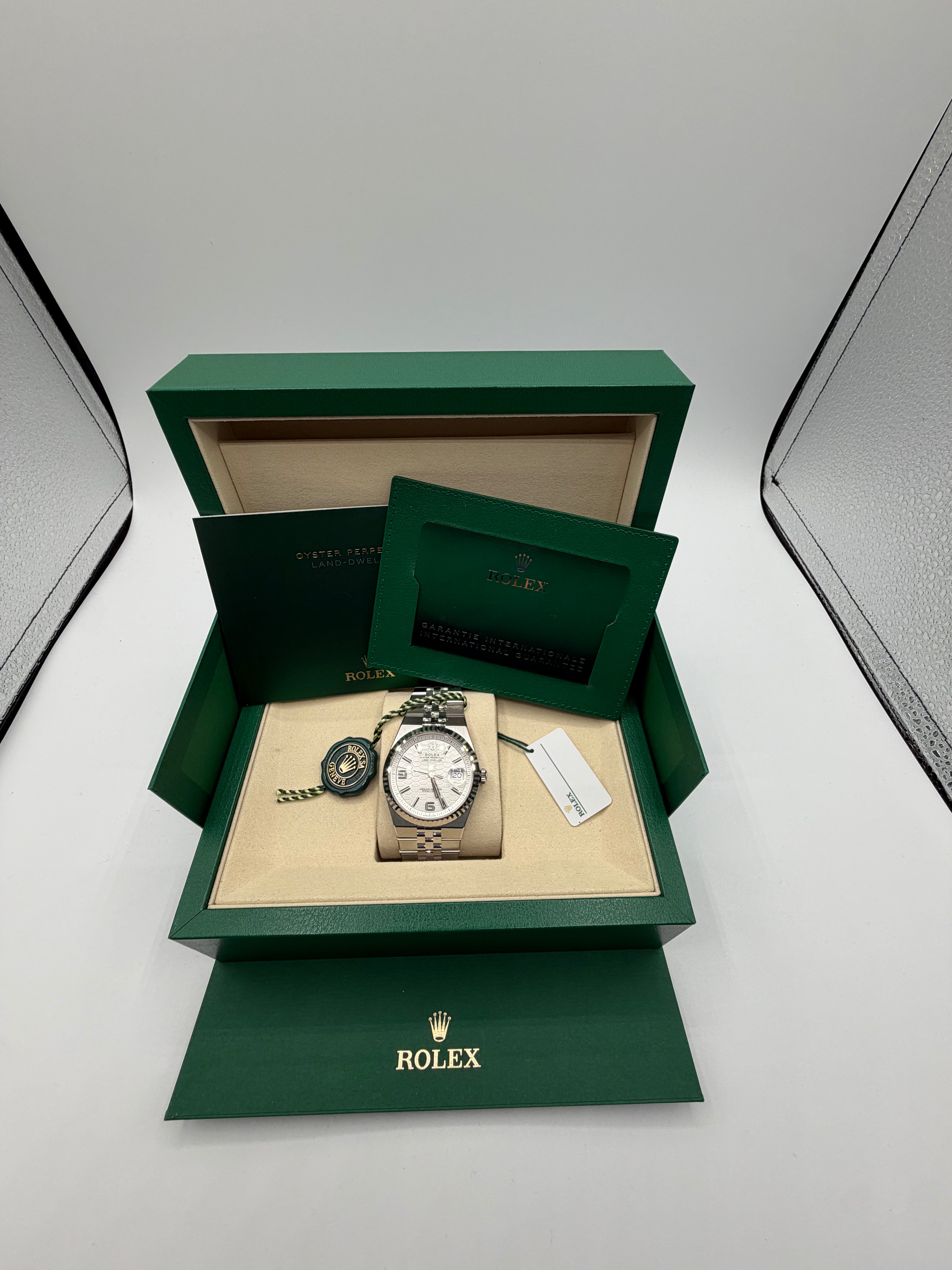 2026 Rolex Land-Dweller 40MM – Reference 127334 – Oystersteel & 18K White Gold – Complete Full Set