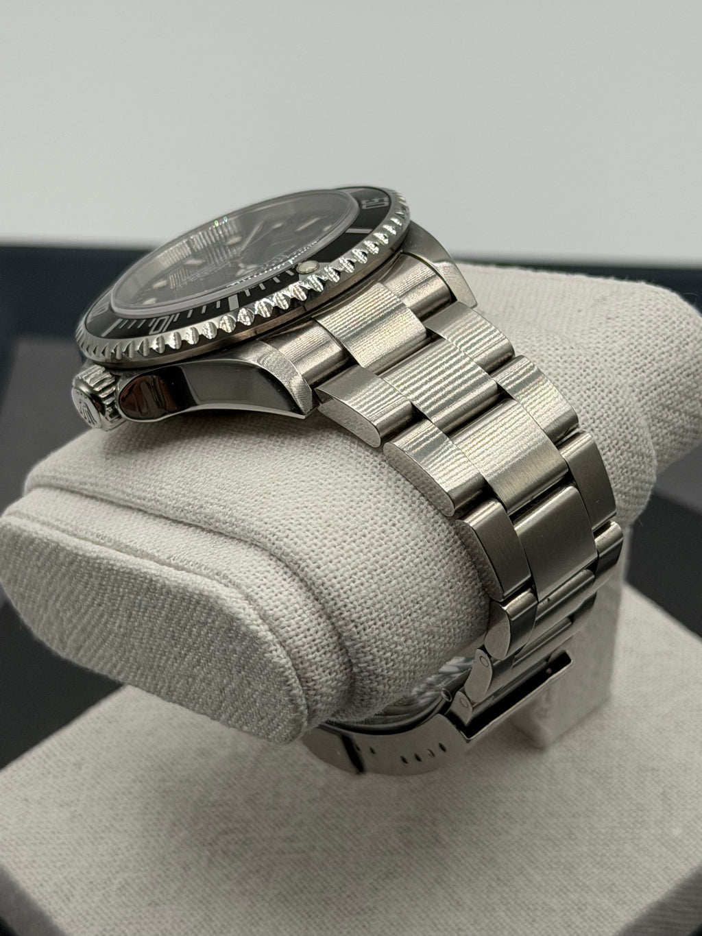 Rolex Sea-Dweller 40mm Ref. 16600 – Black Dial, Stainless Steel Oyster Bracelet