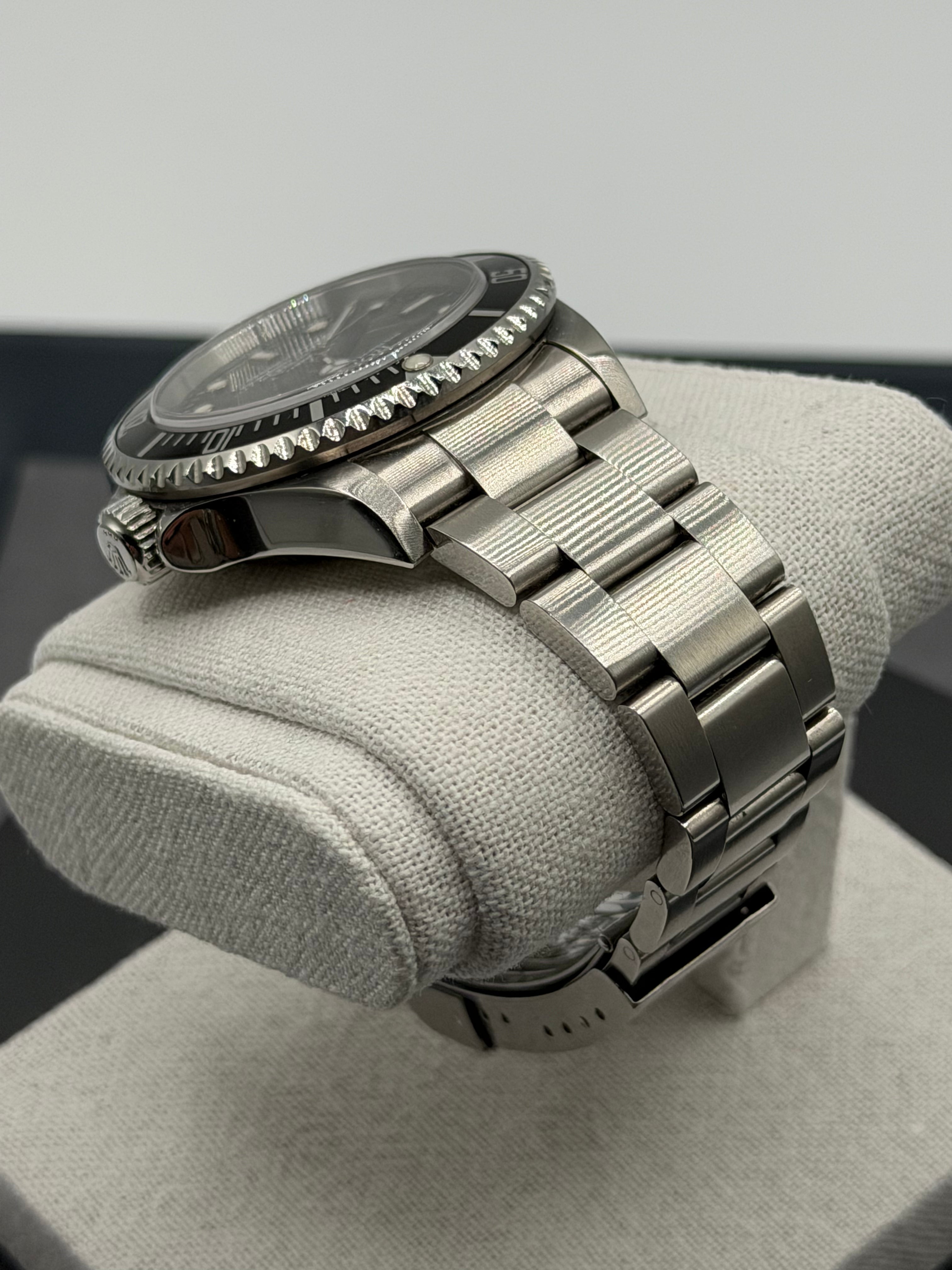 Rolex Sea-Dweller 40mm Ref. 16600 – Black Dial, Stainless Steel Oyster Bracelet