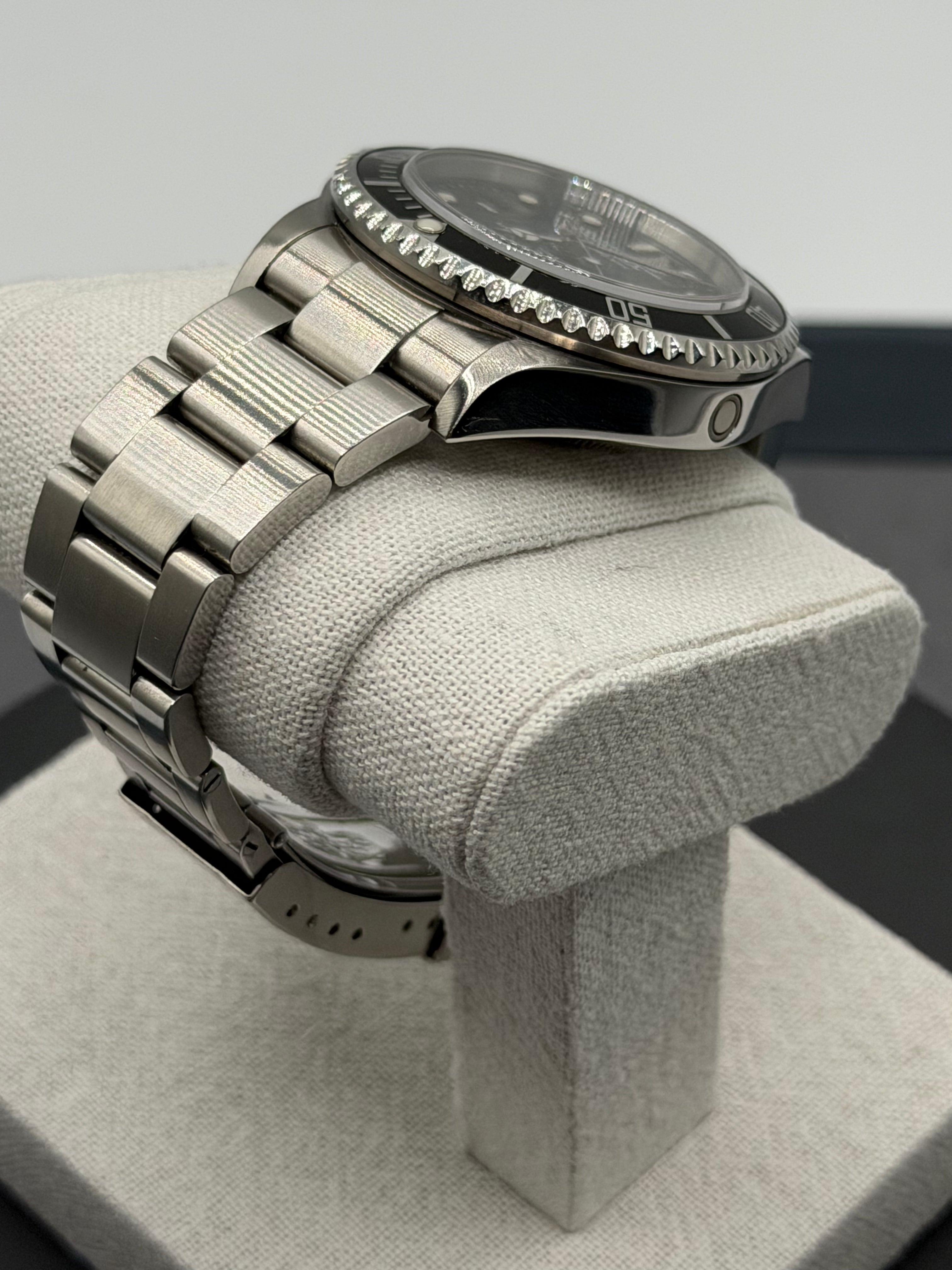 Rolex Sea-Dweller 40mm Ref. 16600 – Black Dial, Stainless Steel Oyster Bracelet