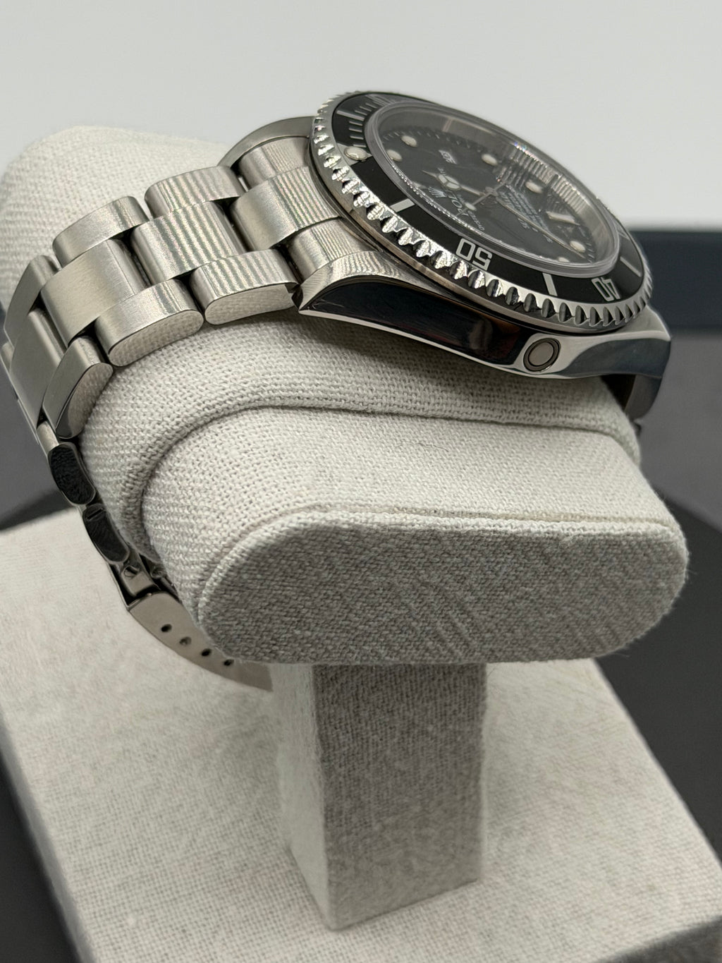 Rolex Sea-Dweller 40mm Ref. 16600 – Black Dial, Stainless Steel Oyster Bracelet