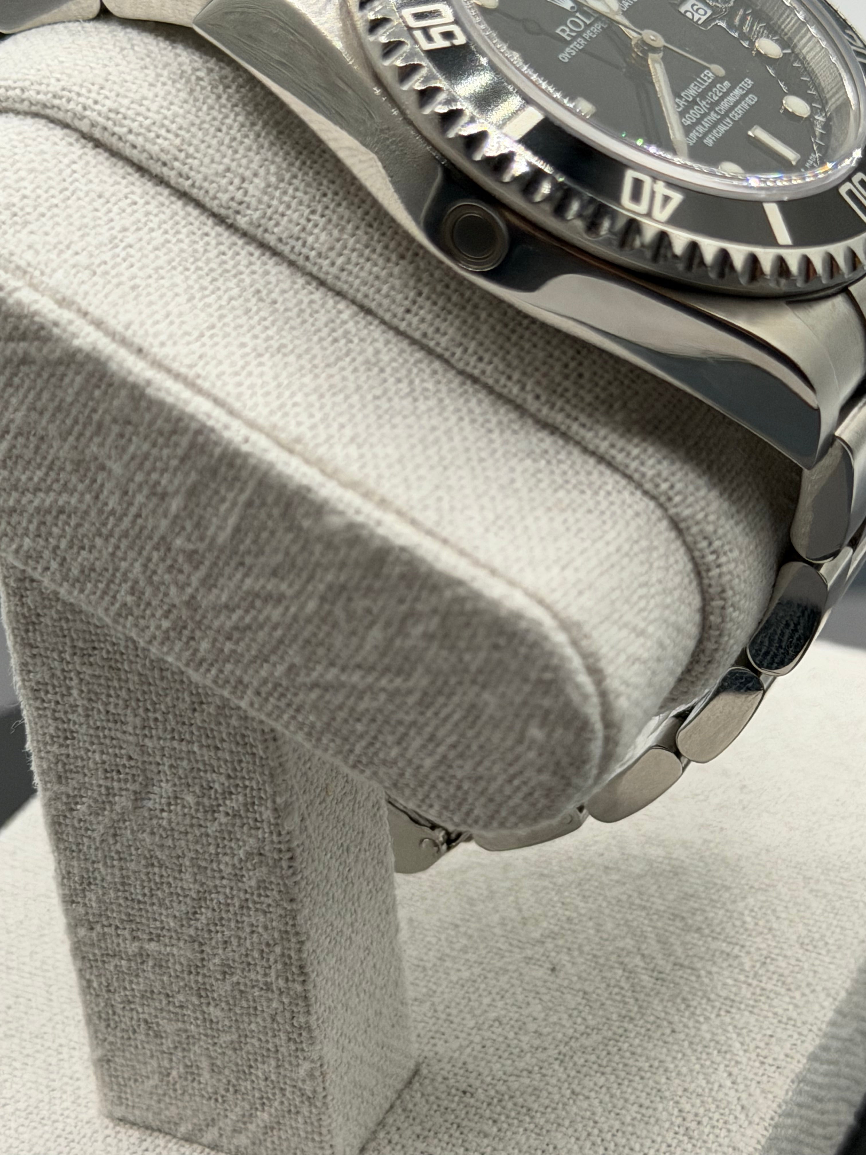 Rolex Sea-Dweller 40mm Ref. 16600 – Black Dial, Stainless Steel Oyster Bracelet