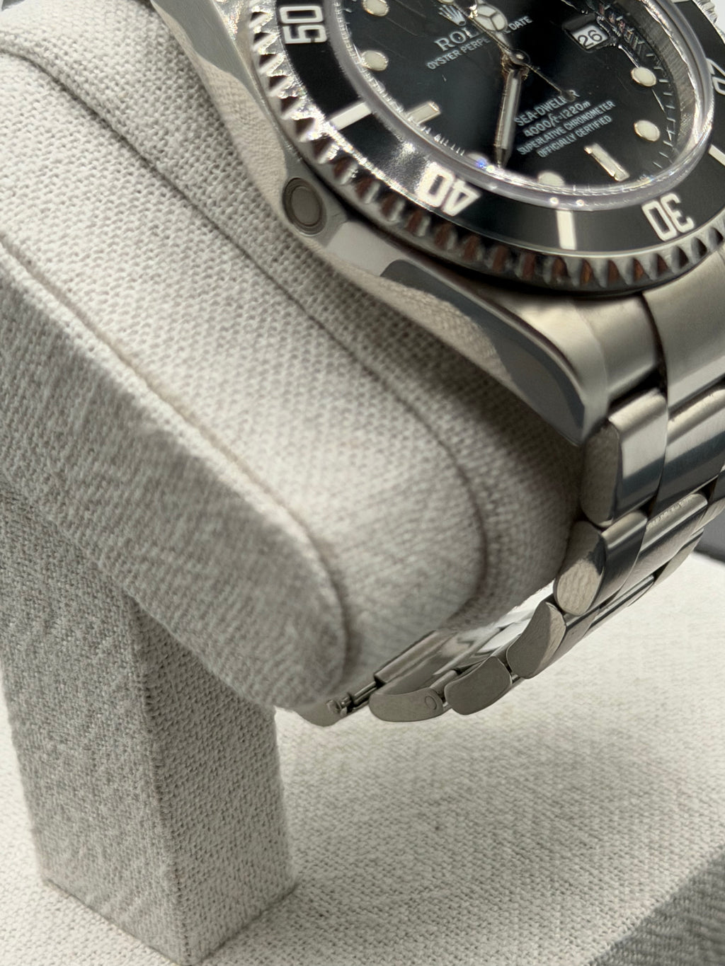 Rolex Sea-Dweller 40mm Ref. 16600 – Black Dial, Stainless Steel Oyster Bracelet