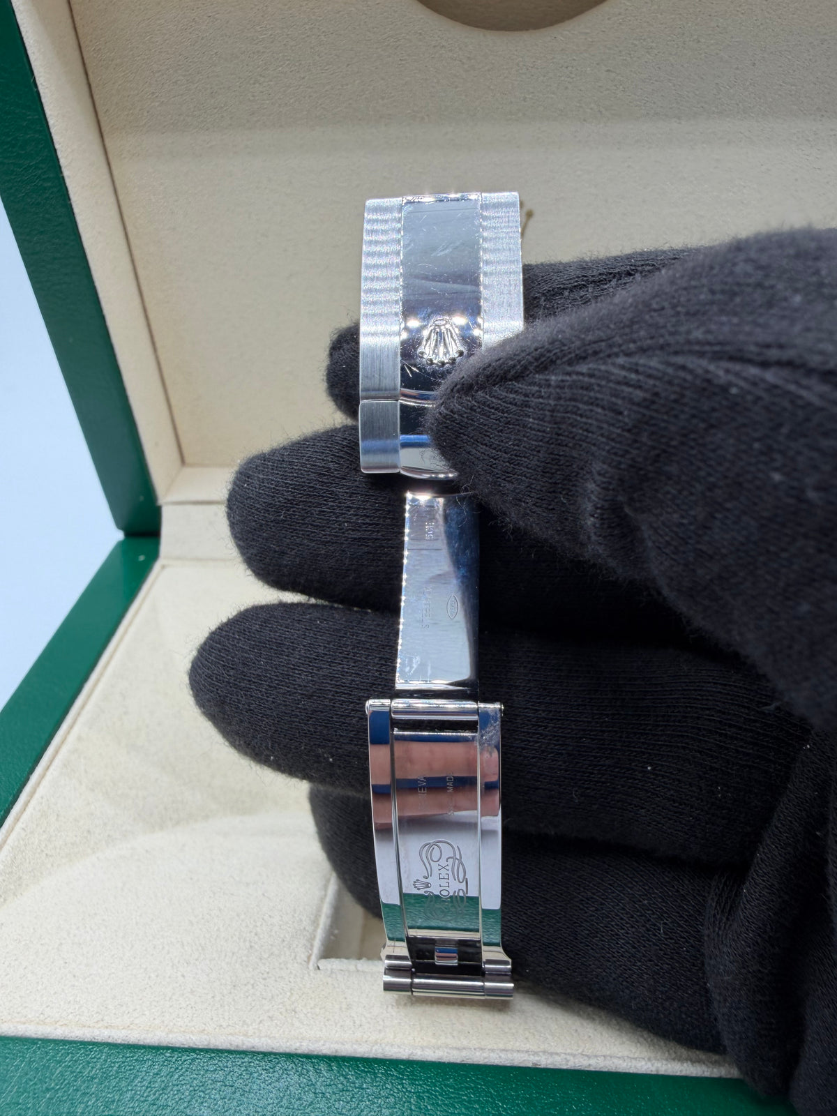 Rolex Datejust 41 Blue Diamond Dial Fluted Bezel Oyster – Ref. 126334-0015 – Box & Hangtag