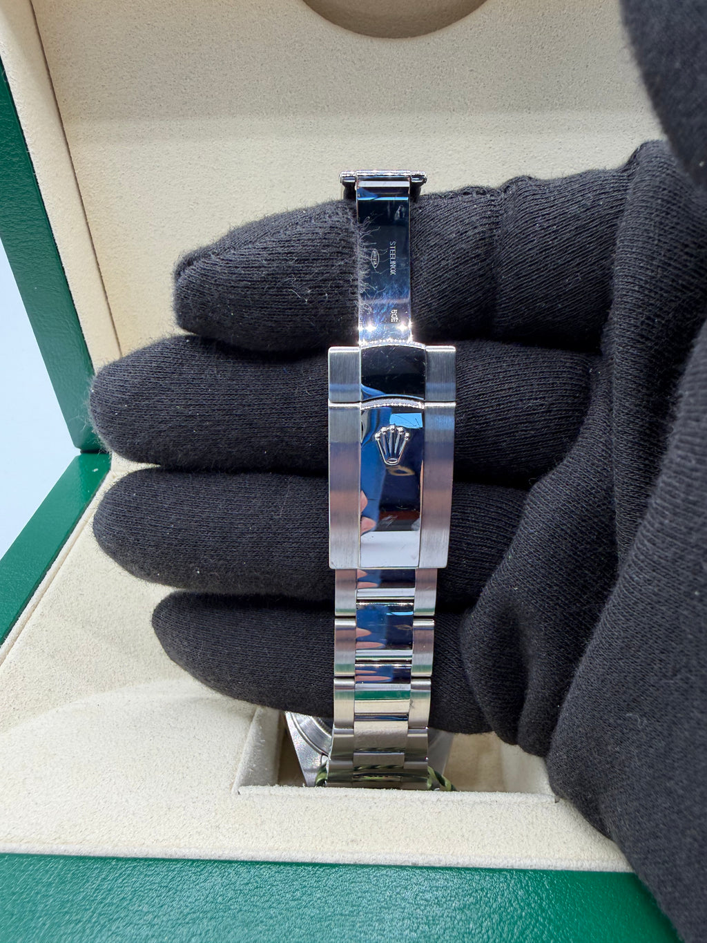 Rolex Datejust 41 Blue Diamond Dial Fluted Bezel Oyster – Ref. 126334-0015 – Box & Hangtag