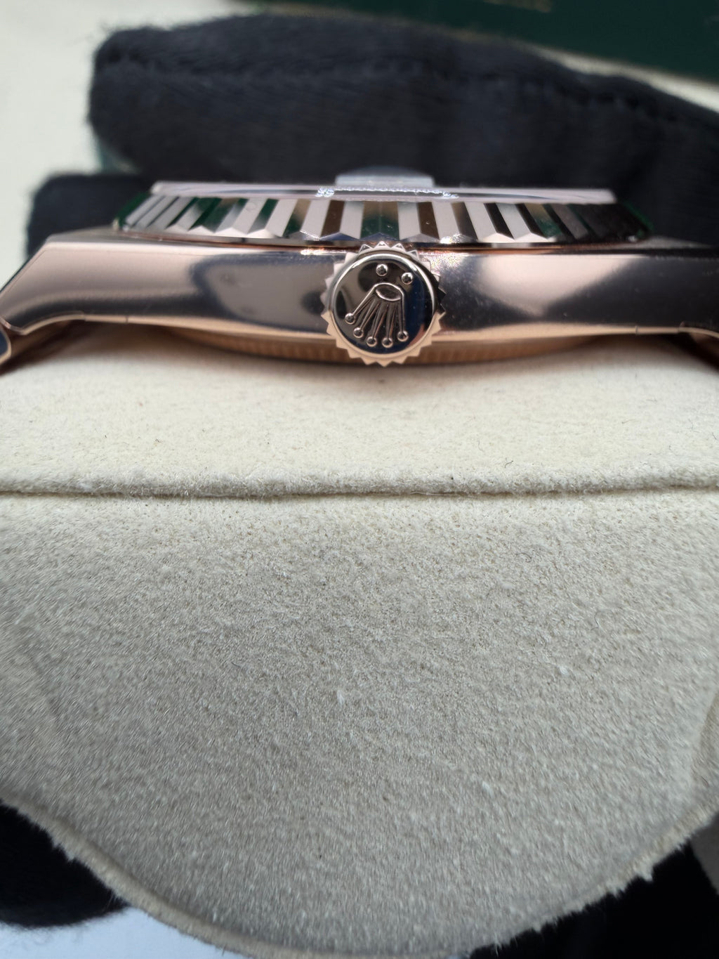 Rolex Land-Dweller 40 Everose Gold / Fluted / White Honeycomb Motif / Arabic / Flat Jubilee