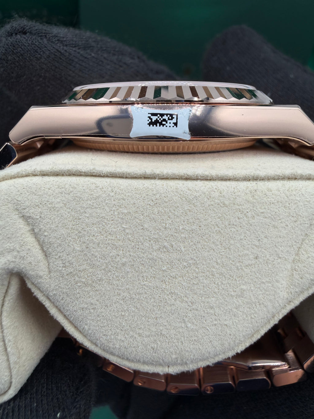 Rolex Land-Dweller 40 Everose Gold / Fluted / White Honeycomb Motif / Arabic / Flat Jubilee